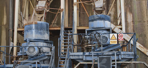 Dos molinos de trituracion de árido silíceo